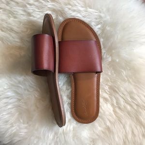 Like New Universal Thread Sandals
